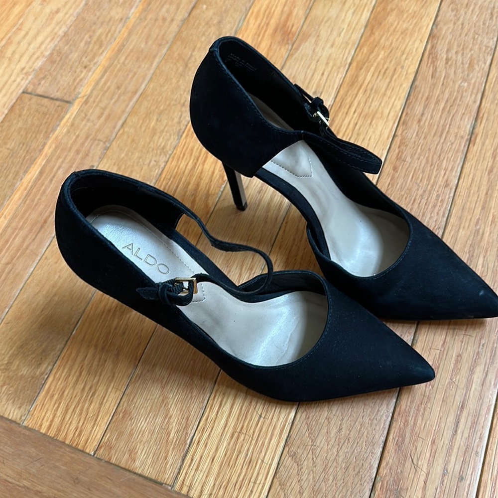 Aldo black pointed heel size 6